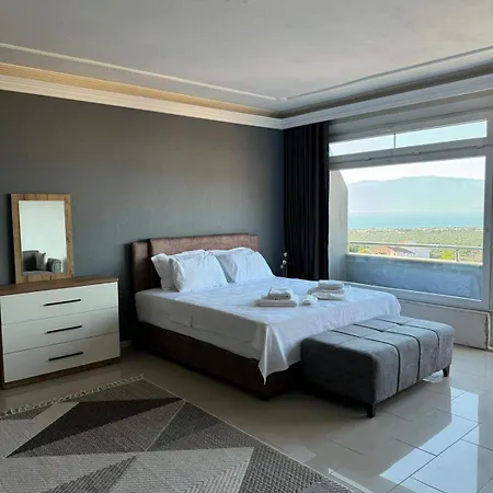 Luv Hotel *